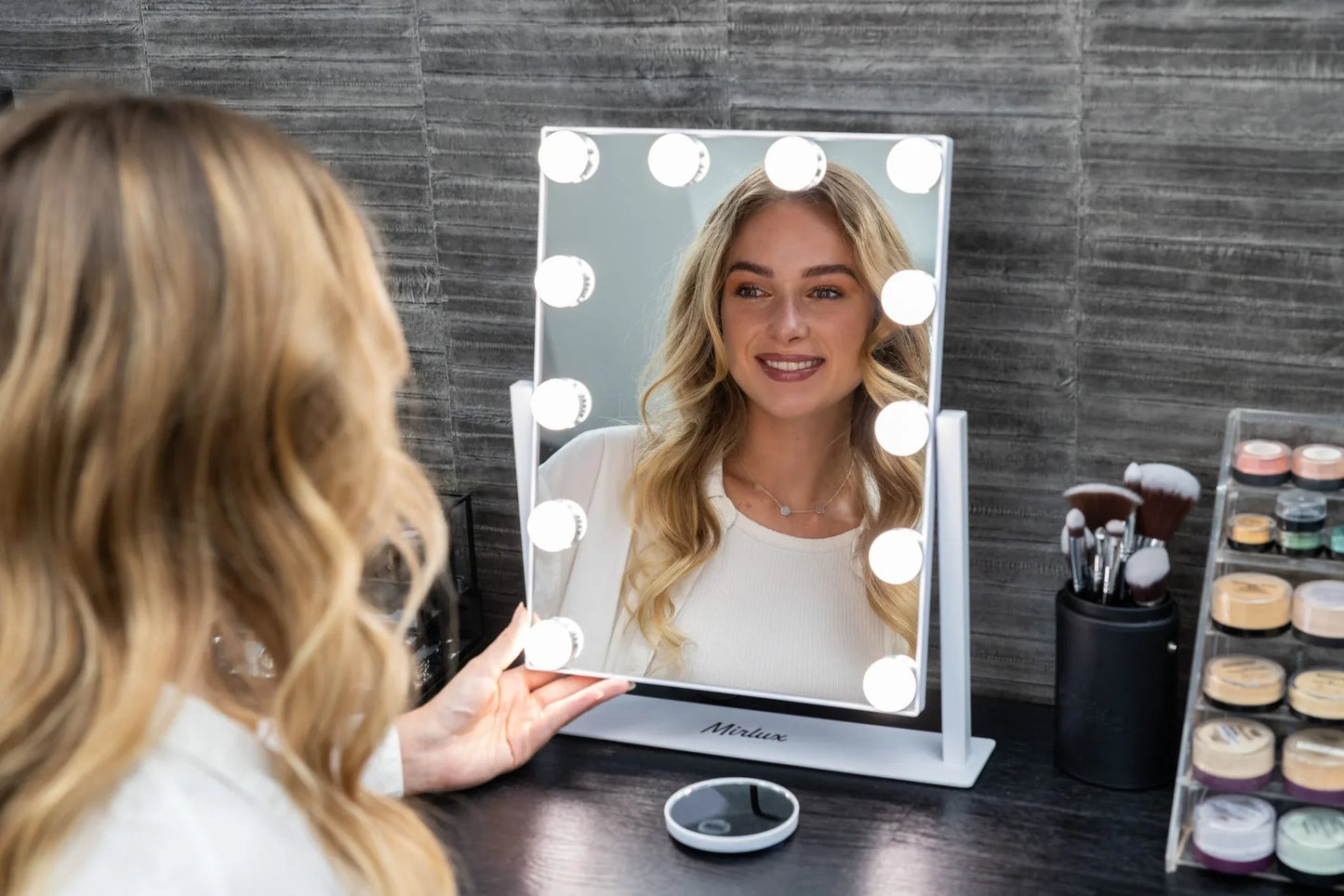 Liten Hollywood sminkspegel med belysning – LED lampor, 44x30 cm, vit